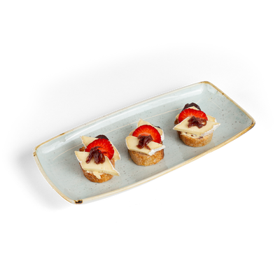 Brie sajtos, hagymalekváros koktél szendvics eperrel
